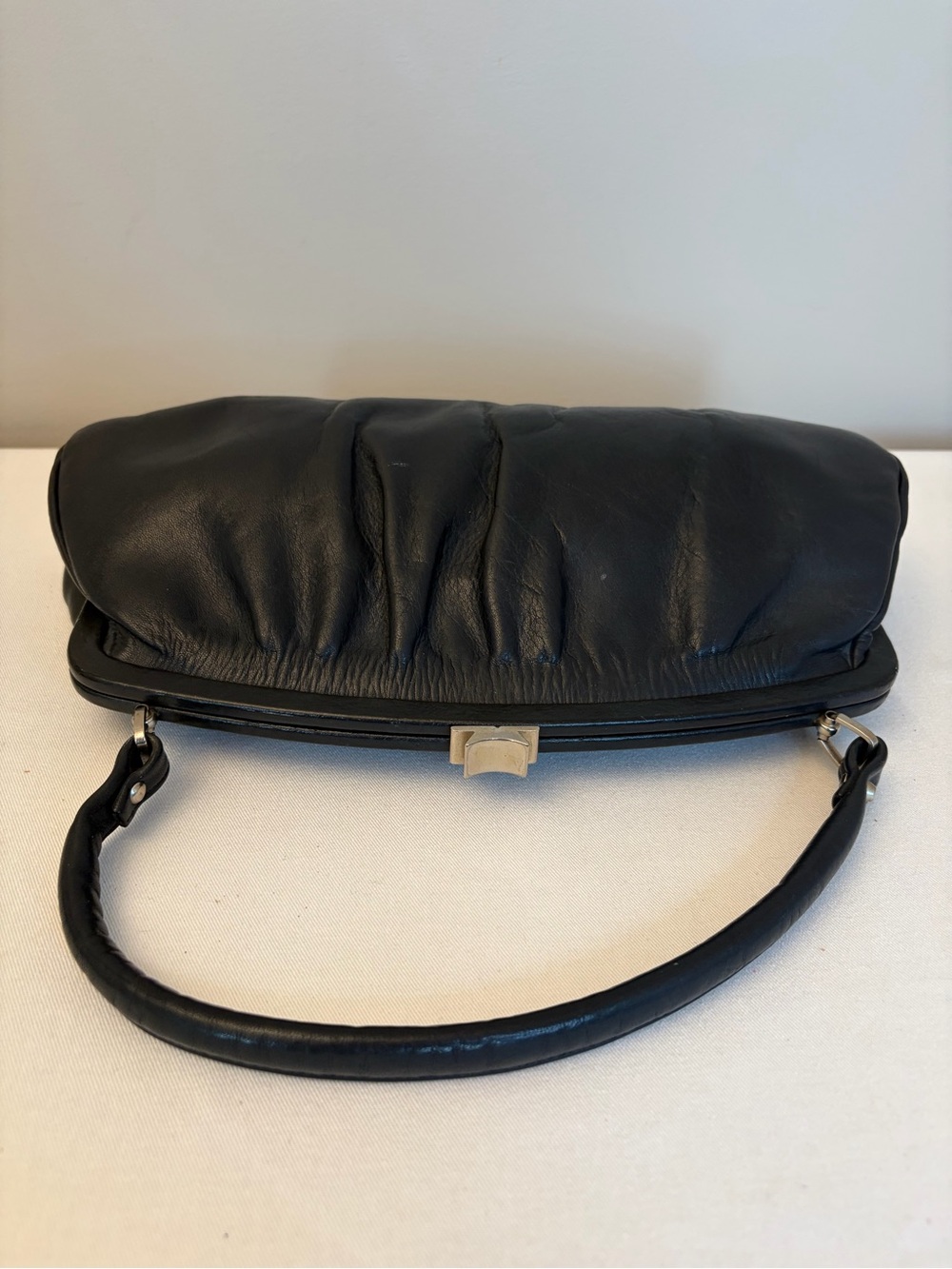 Vintage 1960s Paragon Black Genuine Leather Top Handle Frame Purse Canada - Picture 7 of 9